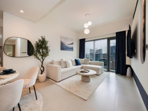 Luxurious 2BR Apt in Downtown Pool and Gym Access